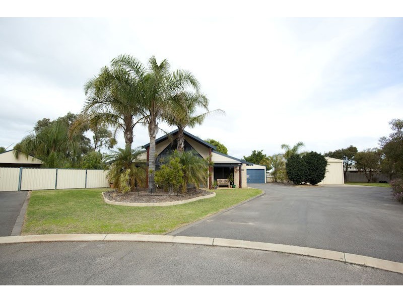 17 Foxglove Place, Strathalbyn WA 6530