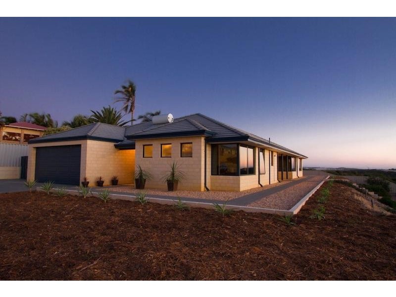 16 Eakins Crescent, Wandina WA 6530