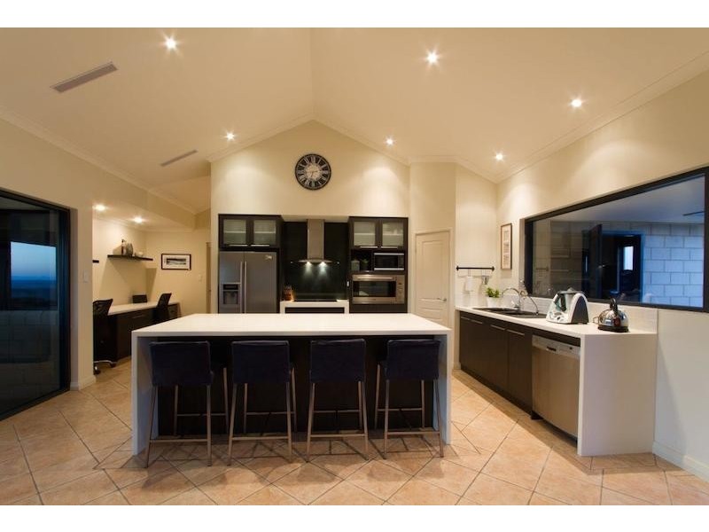 16 Eakins Crescent, Wandina WA 6530