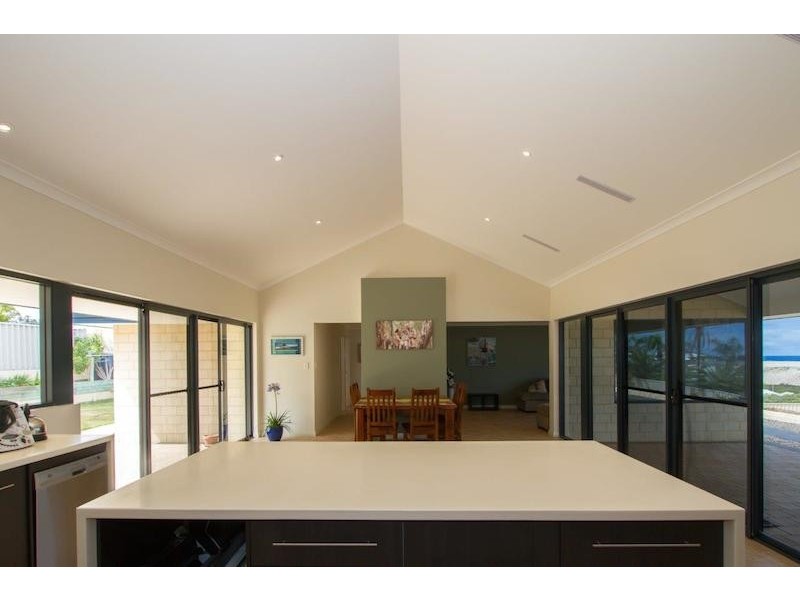 16 Eakins Crescent, Wandina WA 6530