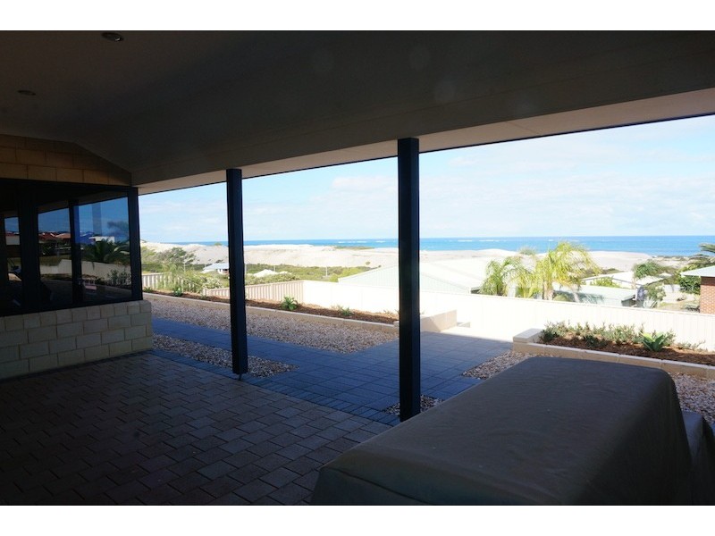 16 Eakins Crescent, Wandina WA 6530