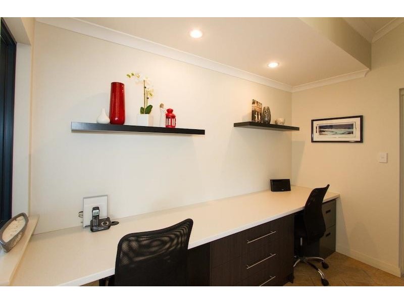 16 Eakins Crescent, Wandina WA 6530