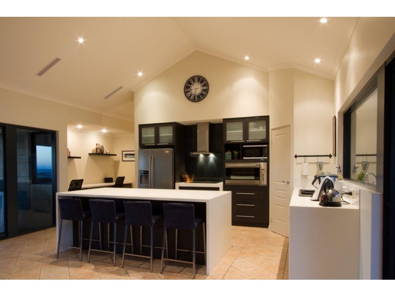 16 Eakins Crescent, Wandina WA 6530