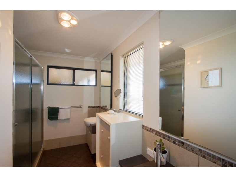 16 Eakins Crescent, Wandina WA 6530