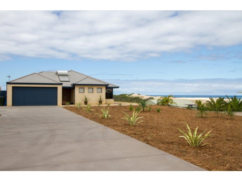 16 Eakins Crescent, Wandina WA 6530