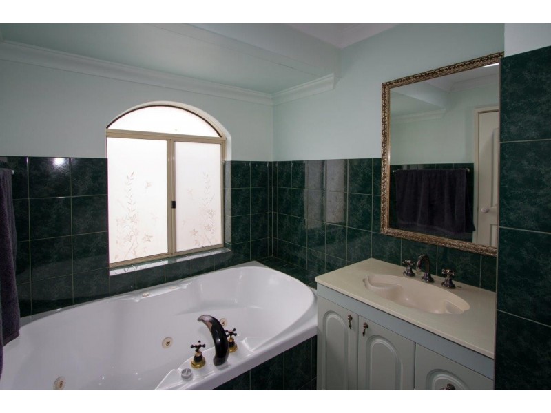 8 Dolphin Street, Mount Tarcoola WA 6530