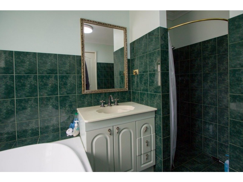 8 Dolphin Street, Mount Tarcoola WA 6530