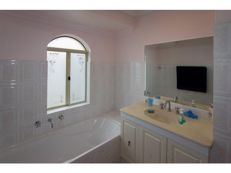 8 Dolphin Street, Mount Tarcoola WA 6530