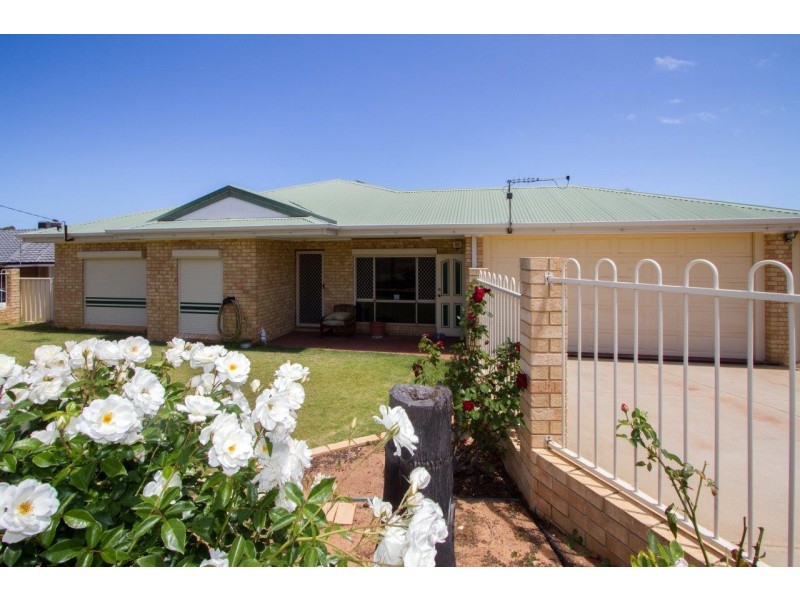 11 Pelsart Street, Wonthella WA 6530