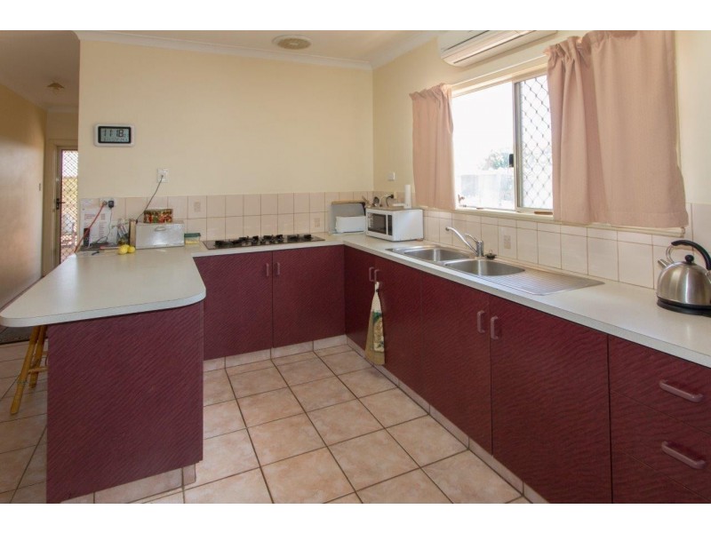 11 Pelsart Street, Wonthella WA 6530