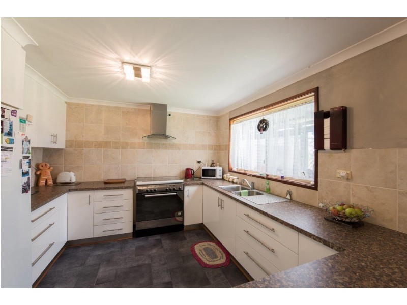 4 Philbey Road, Dongara WA 6525