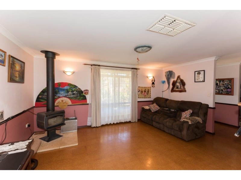 4 Philbey Road, Dongara WA 6525