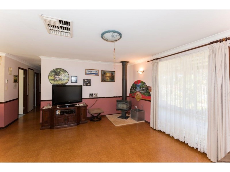 4 Philbey Road, Dongara WA 6525