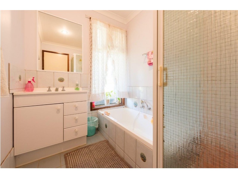 4 Philbey Road, Dongara WA 6525