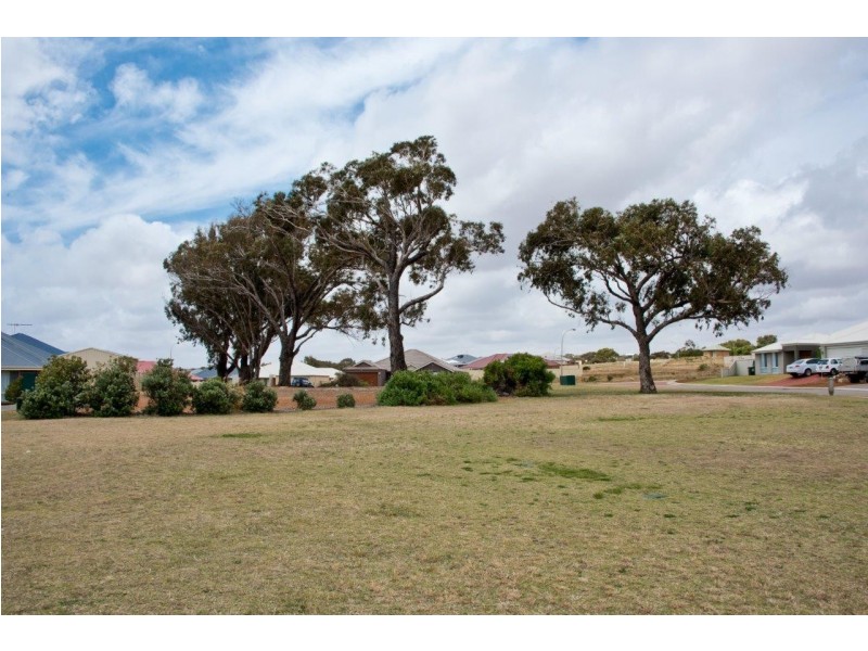 20 Coveside Way, Drummond Cove WA 6532