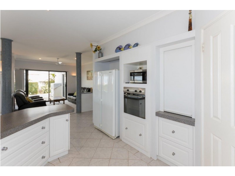 6 Shearwater Close, Wandina WA 6530