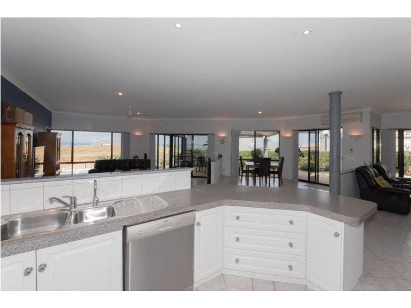 6 Shearwater Close, Wandina WA 6530