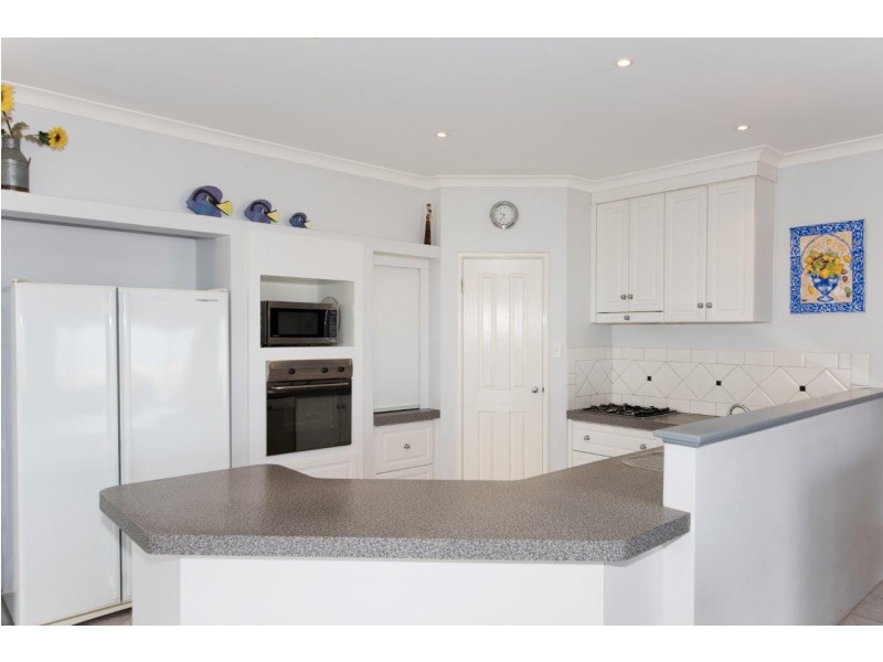 6 Shearwater Close, Wandina WA 6530