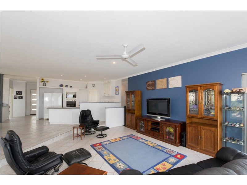 6 Shearwater Close, Wandina WA 6530