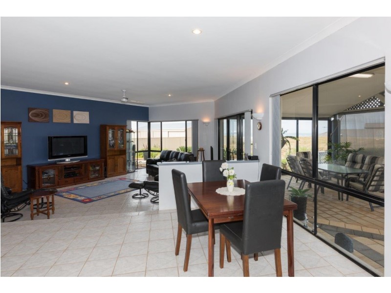 6 Shearwater Close, Wandina WA 6530