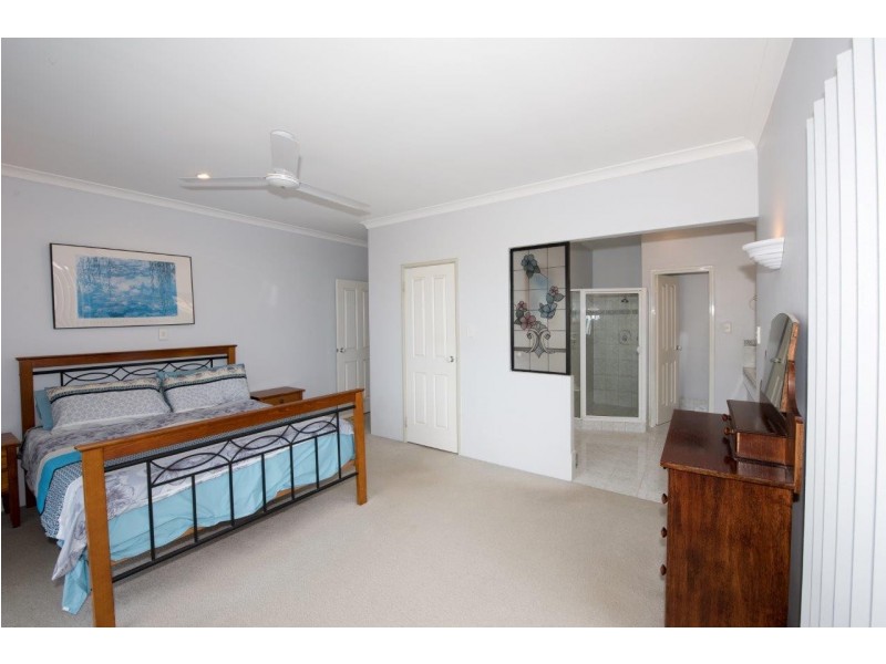 6 Shearwater Close, Wandina WA 6530