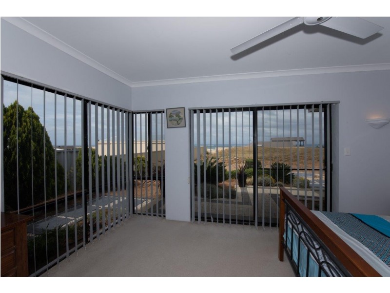 6 Shearwater Close, Wandina WA 6530