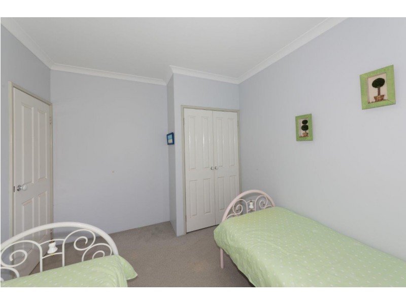 6 Shearwater Close, Wandina WA 6530