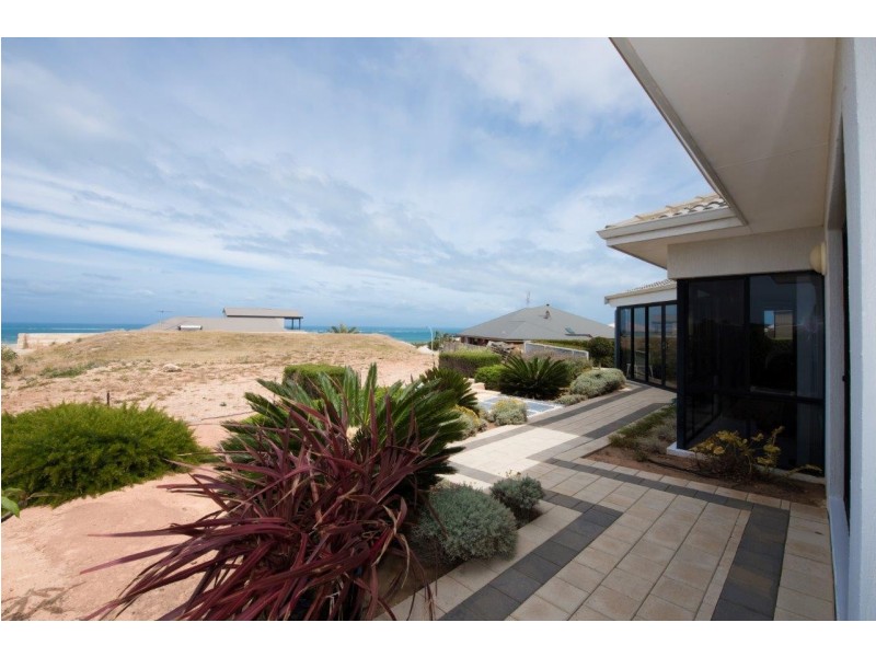 6 Shearwater Close, Wandina WA 6530