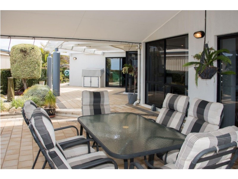 6 Shearwater Close, Wandina WA 6530