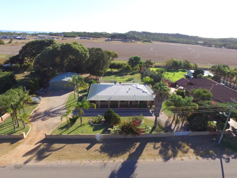 11 Tulloch Drive, Dongara WA 6525