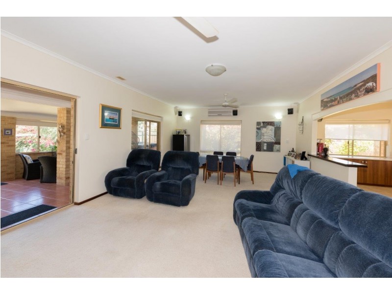 11 Tulloch Drive, Dongara WA 6525