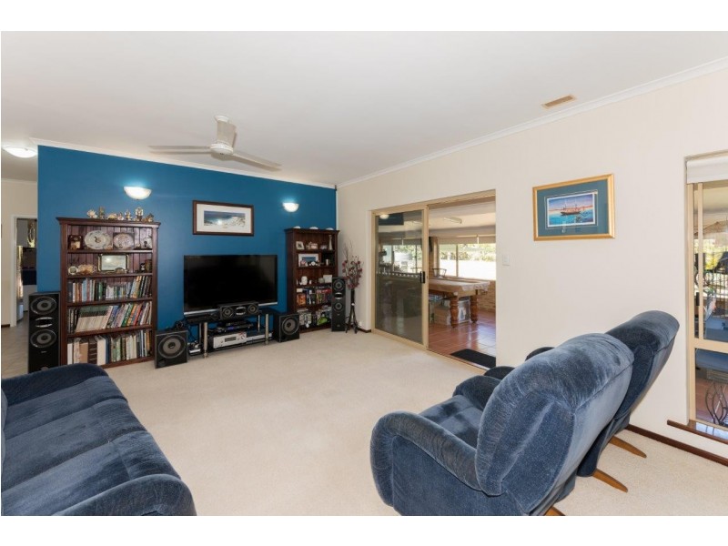 11 Tulloch Drive, Dongara WA 6525
