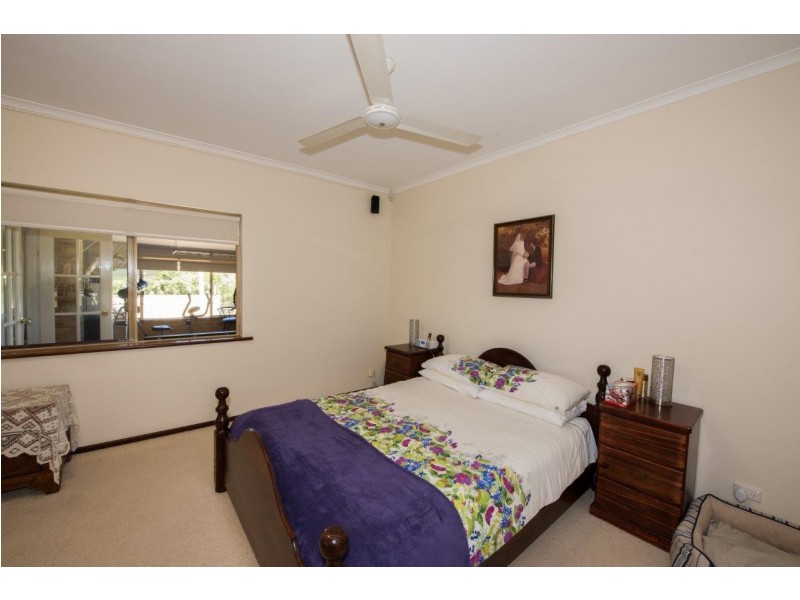 11 Tulloch Drive, Dongara WA 6525