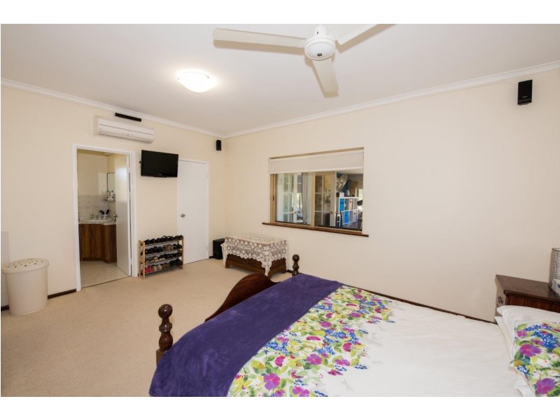 11 Tulloch Drive, Dongara WA 6525