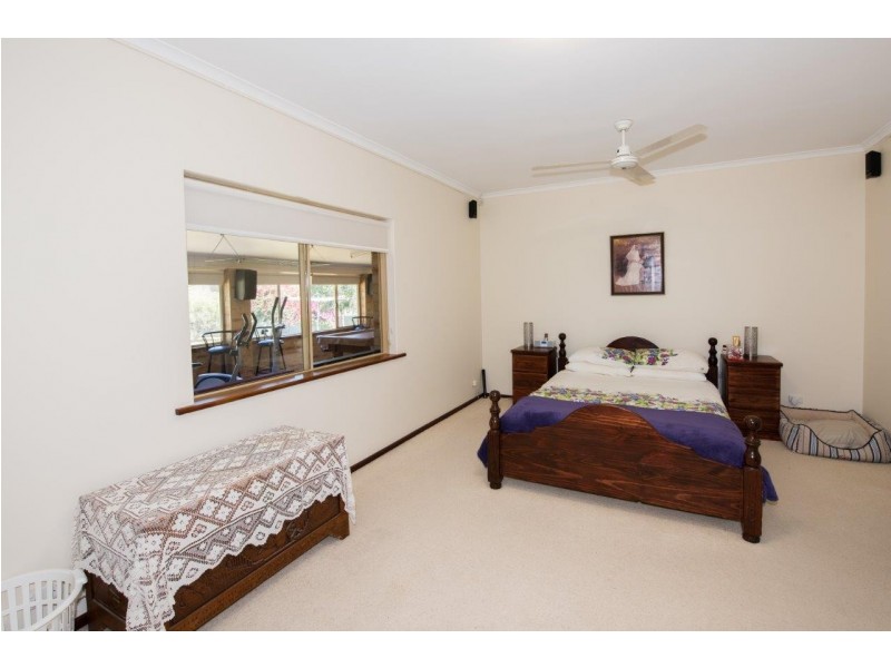 11 Tulloch Drive, Dongara WA 6525