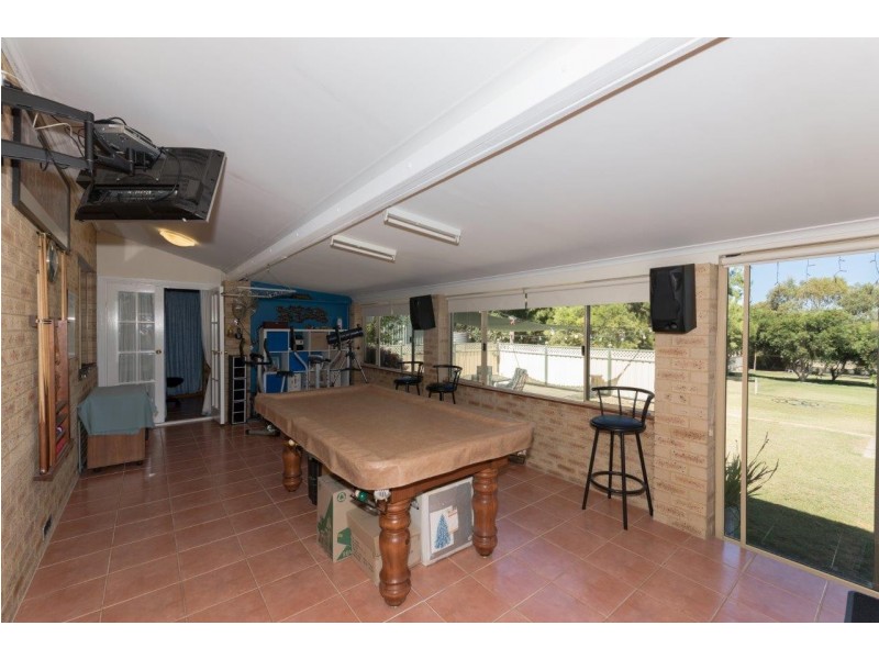 11 Tulloch Drive, Dongara WA 6525