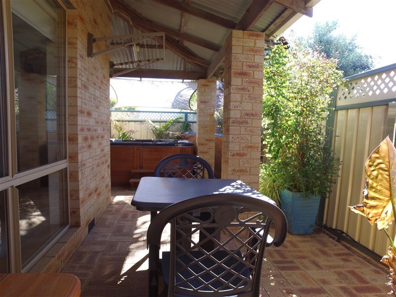 11 Tulloch Drive, Dongara WA 6525