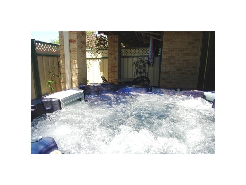 11 Tulloch Drive, Dongara WA 6525