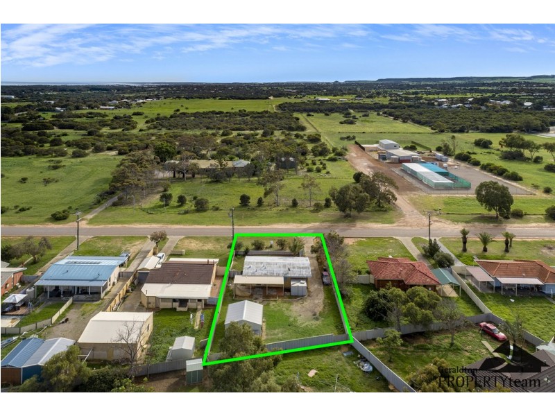 24 Adelaide Street, Waggrakine WA 6530