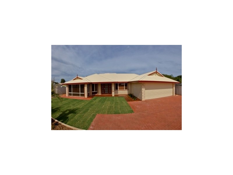 206A First Street, Wonthella WA 6530