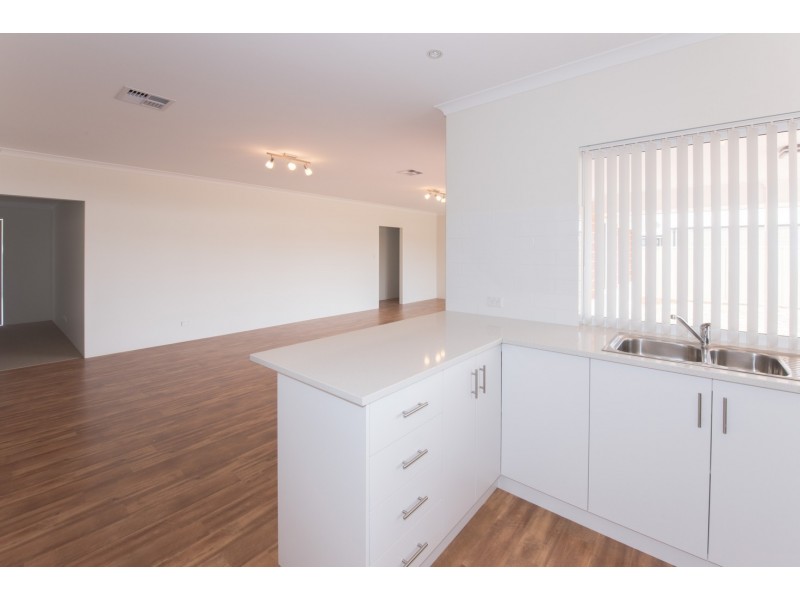 16 Pinnclea Heights, Drummond Cove WA 6532