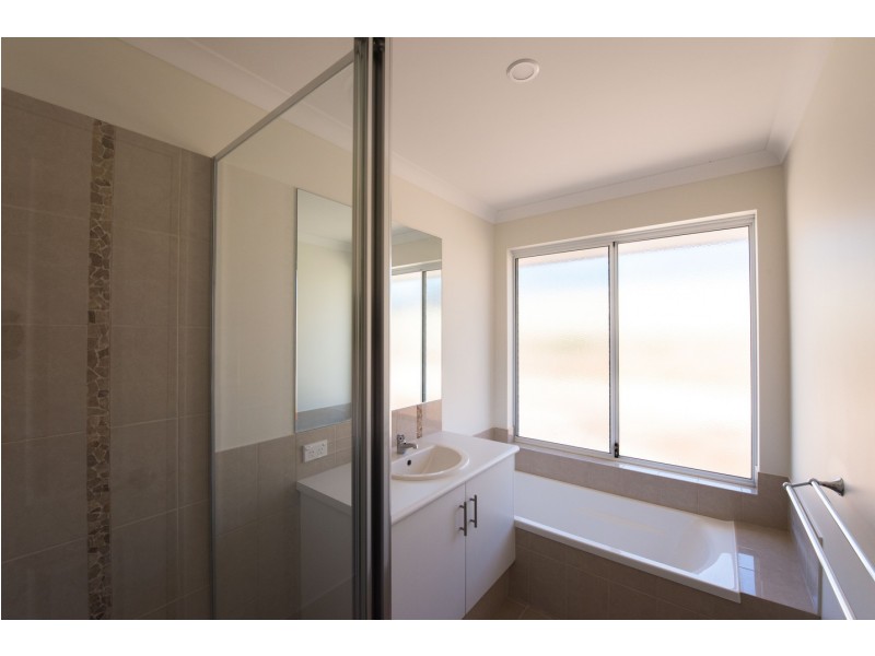 16 Pinnclea Heights, Drummond Cove WA 6532