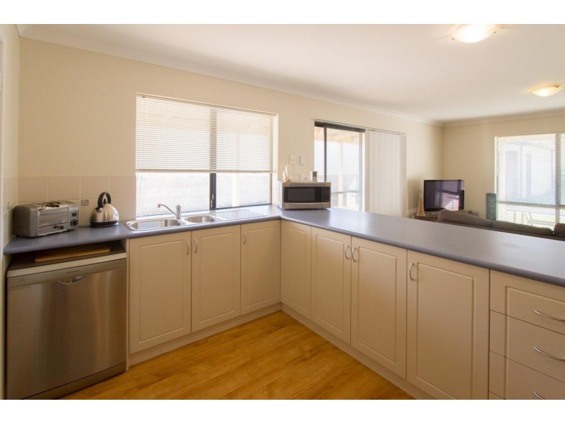 25 Windward Way, Drummond Cove WA 6532