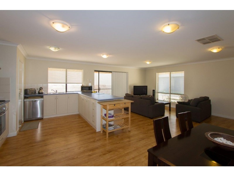 25 Windward Way, Drummond Cove WA 6532