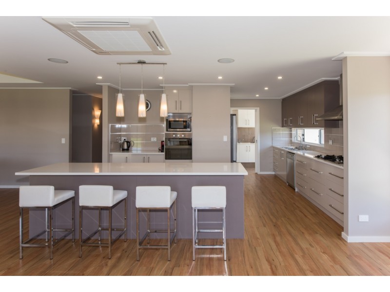 12 Wave Crest Circle, Drummond Cove WA 6532