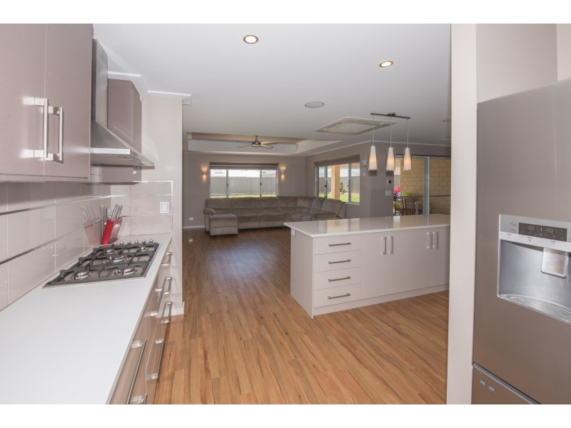 12 Wave Crest Circle, Drummond Cove WA 6532