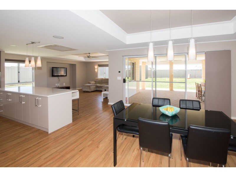 12 Wave Crest Circle, Drummond Cove WA 6532