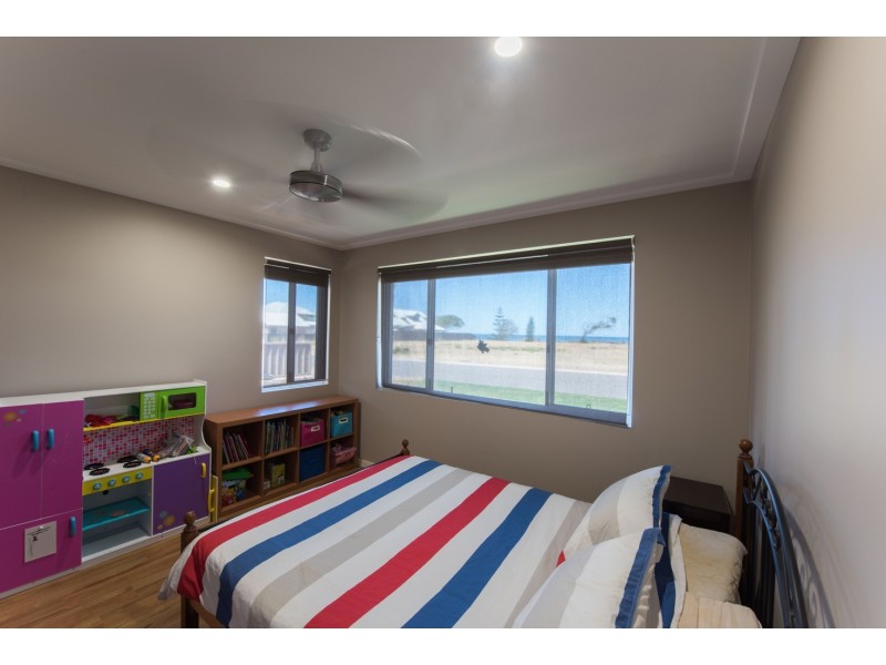 12 Wave Crest Circle, Drummond Cove WA 6532