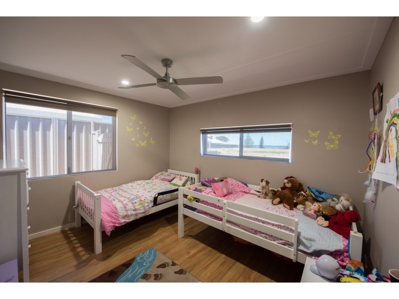 12 Wave Crest Circle, Drummond Cove WA 6532