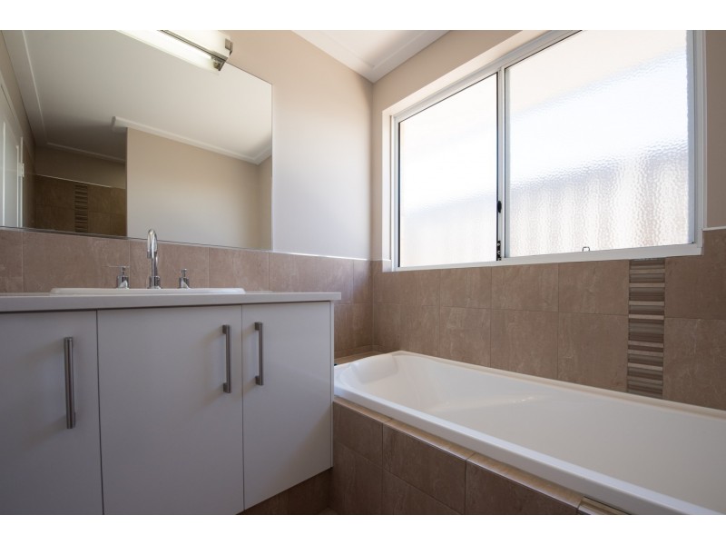 12 Wave Crest Circle, Drummond Cove WA 6532